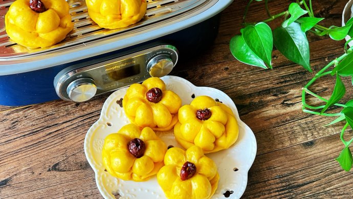 Pumpkin flower steamed buns