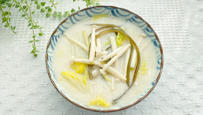 Rich vegetable, mushroom and kelp soup