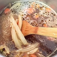 I want to drink soup today: Illustration of how to make meatball, vegetable and vermicelli soup. 9