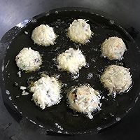 Illustration of how to make Cantonese tea snacks with shredded taro and dace balls 9