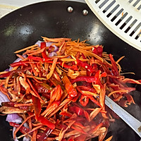 #celebrity chef juice flavor legitimate summer#red pepper onion dried seeds Illustration of the perfect recipe for stir-fried shredded pork noodles and rice 6