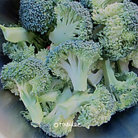 Illustration of how to make broccoli mixed with fungus 1