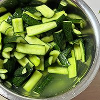 Illustration of how to make pickled cucumber 6