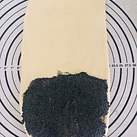 Illustration of how to make healthy black sesame breakfast toast 7