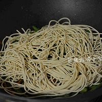 Mom's quick summer dinner, illustration of how to make braised cowpea noodles 4