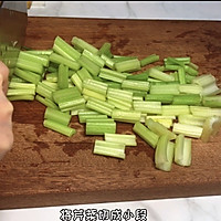 # Enjoy Safe Parent-child Food Engraving# Fried eggs with chives at dinner time Illustration of how to make fried celery, lily and fried dried fish 1