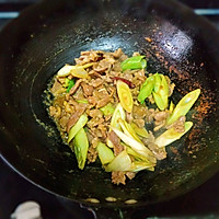 Illustration of how to make mutton fried with green onions 5