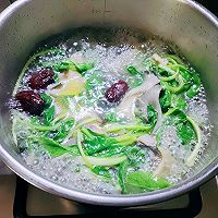 #rapidgetsummer spring festival family feast#delicious qingyuan chicken rack mushrooms Illustration of how to make soup 12