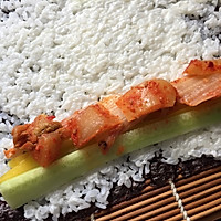 The secret recipe of crunchy kimchi sushi 6