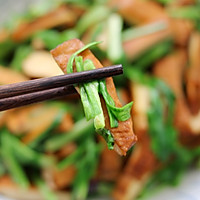 #一菜show白豆果精品#Delicious digestion fried beans with garlic sprouts Illustration of how to do it 8