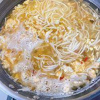 Illustration of cooking noodles with oil residue 4