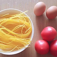 Illustration of how to make tomato, egg and corn noodles 1