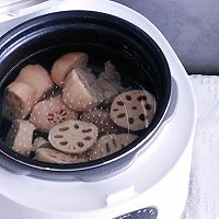 A soup suitable for autumn and winter: lotus root and pork bone soup Illustration of how to do it 6