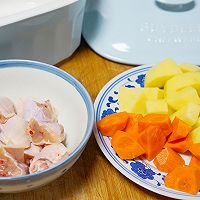 Nutritious dinner: pearl meatballs + garlic steamed dragon fish + Illustration of how to cook chicken wings stewed with potatoes and carrots 1