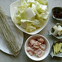 Pork and cabbage stewed vermicelli ~ Illustration of home-cooked dishes to warm the stomach in winter 1