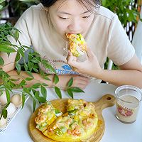 How to make delicious seafood egg pizza with your children during summer vacation Illustration 23