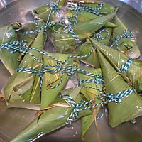 Illustration of how to make green tea, sago and red bean rice dumplings 8