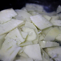 The first fresh thing in spring, braised winter bamboo shoots in oil without being numb. Illustration of how to do it 4