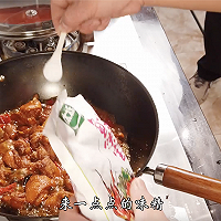 Braised chicken nuggets, Sichuan cuisine is very homely, taught by Lao Feng Illustration of how you cook to bring out the taste of childhood 17