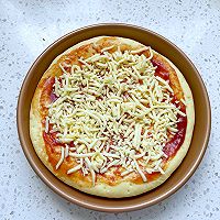 How to make delicious seafood egg pizza with your children during summer vacation Illustration 12