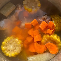 #Open a new way of nourishing winter food#Corn, Carrot, Chicken Leg Soup Illustration of how to do it 4