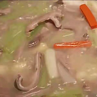 Watch the Sichuan chef’s ingenuity in cooking the once-abandoned pigs Illustration of how to turn the water into a classic Sichuan dish 2