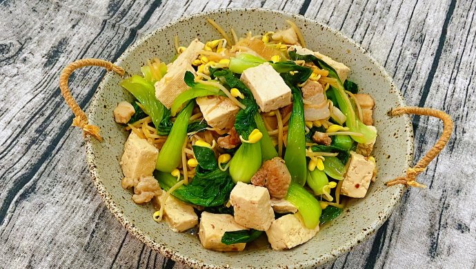 Braised tofu with bean sprouts and rapeseed