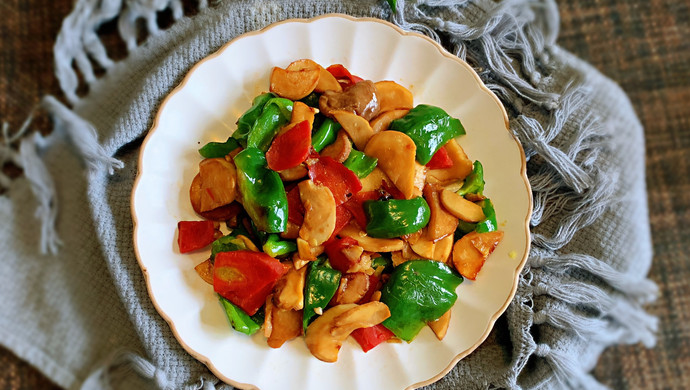 Green pepper and king oyster mushroom