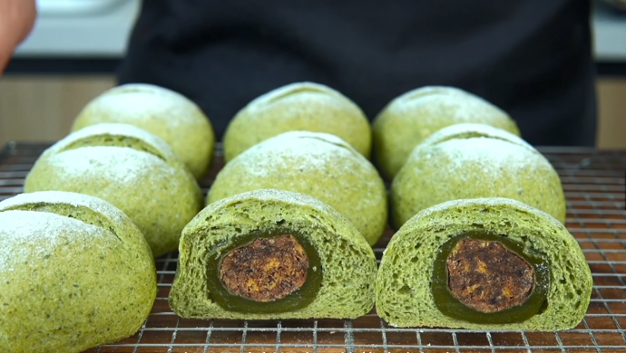 Mugwort Green Rice Bread