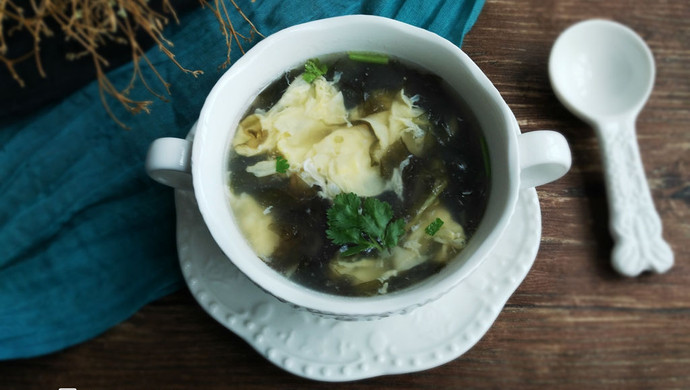 Seaweed and egg drop soup