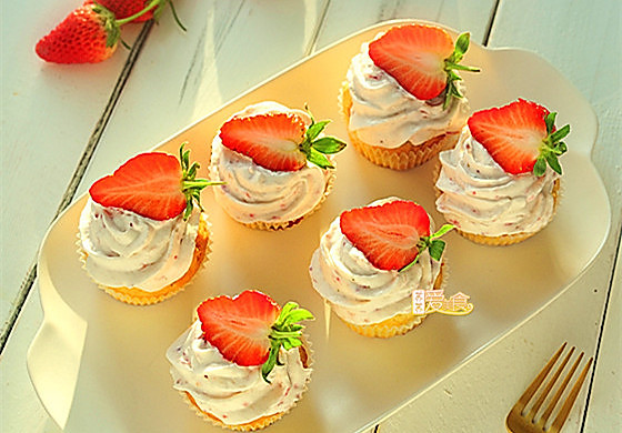 Yogurt Strawberry Cake