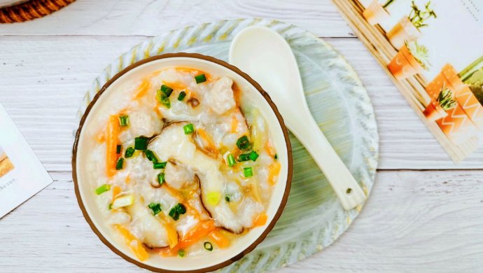 Lean meat, mushroom and carrot porridge