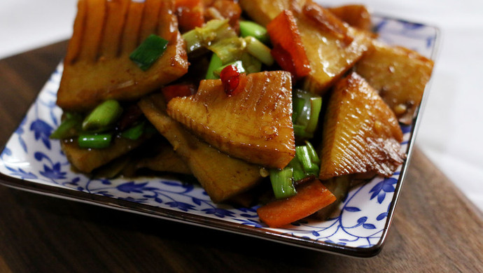 Braised winter bamboo shoots in oil