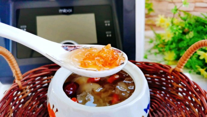 Peach Gum, Longan and Tremella Soup