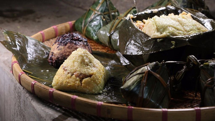 Steamed rice dumplings