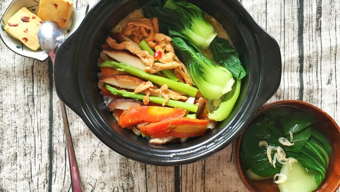 Shredded Chicken and Mixed Vegetables Claypot Rice