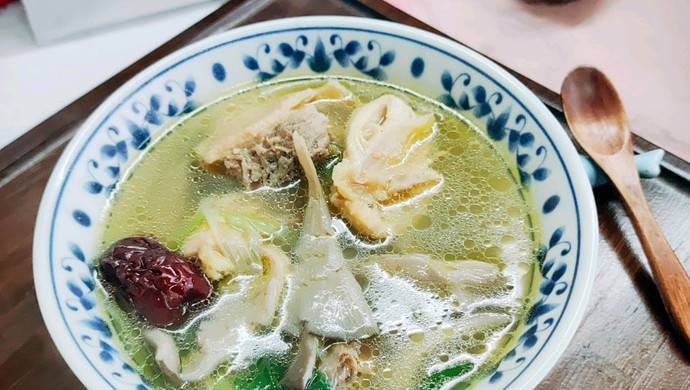 Delicious Qingyuan Chicken Mushroom Soup