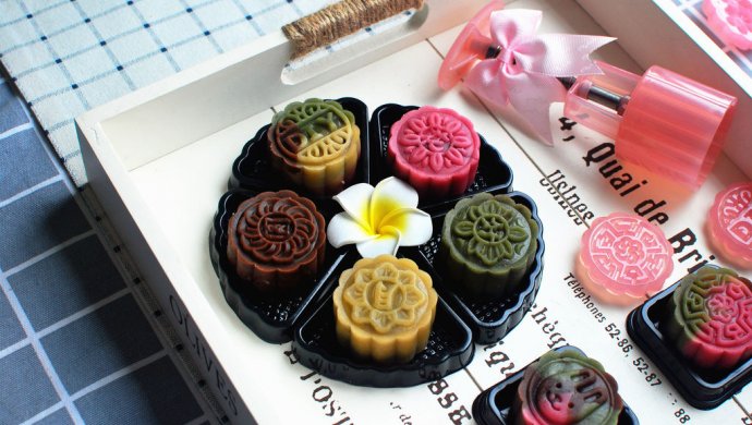 Red Bean and Momoyama Mooncakes