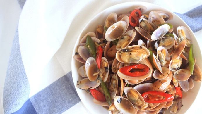 Stir-fried scallops with black pepper