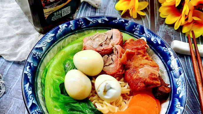 Noodles with carrots, duck legs and quail eggs in sauce