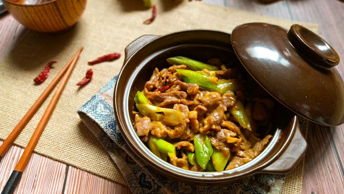 Stir-fried mutton with green onions