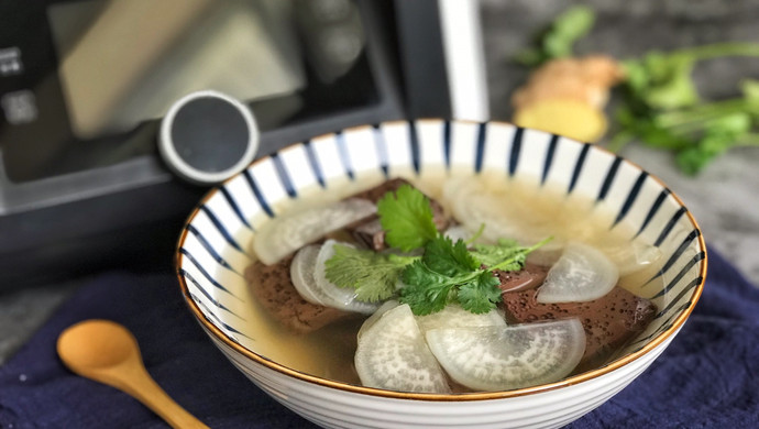 White radish and pig blood soup