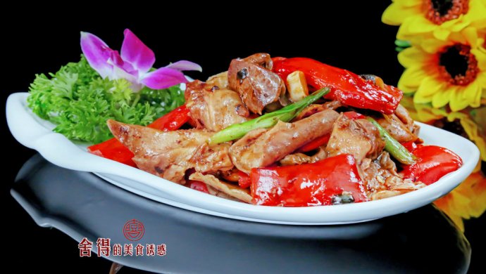 Stir-fried pork belly with red pepper