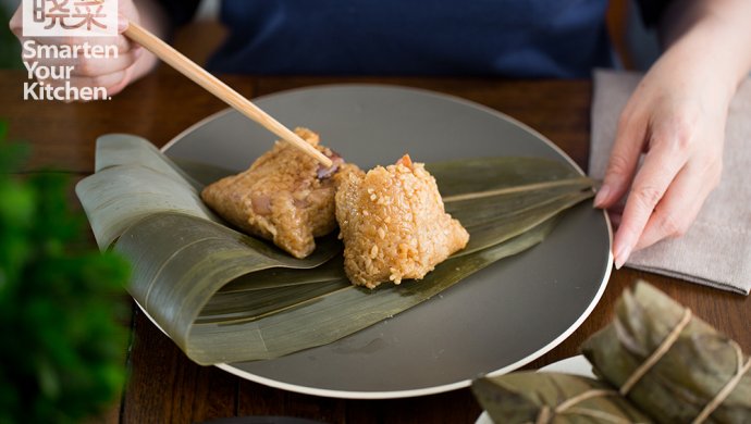 Egg yolk meat dumplings