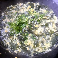 Illustration of how to make wakame egg drop soup 10