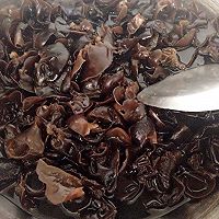 Crisp and delicious snacks^Illustration of how to make cold black fungus 5