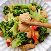 #肉eater Alliance#Illustration of how to make stir-fried chicken breast with broccoli 14