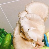 Yunnan cuisine~Illustration of how to make fried oyster mushrooms with green pepper 1