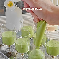 Mini mousse cup, matcha raspberry flavor, no oven required, Illustration of how to do it with your hands 22