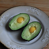 [Avocado baked eggs] - a wonderful breakfast for girls Illustration of how to do it 2